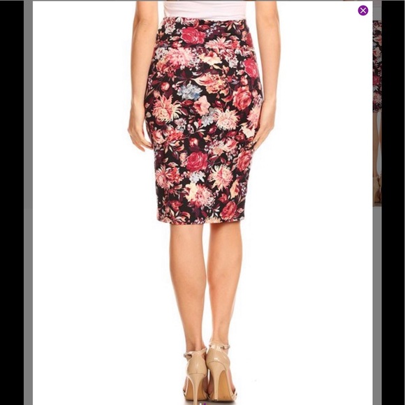 🎉HP🎉 🌸Floral Pencil Skirt 🌸 - Picture 3 of 8